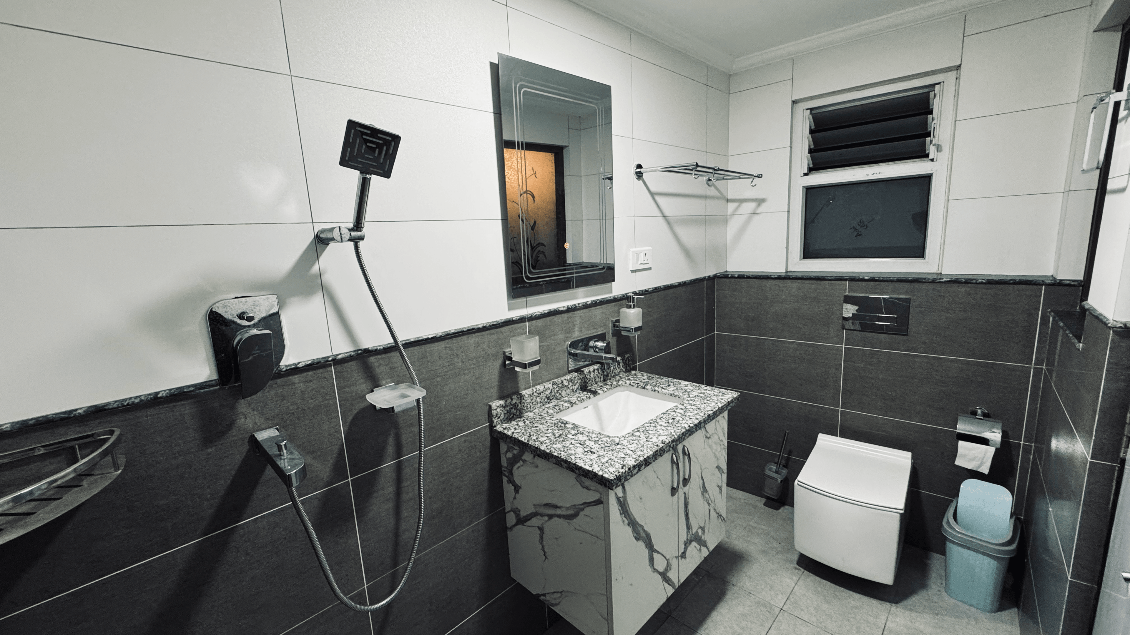 Private bathroom for the kitchen room